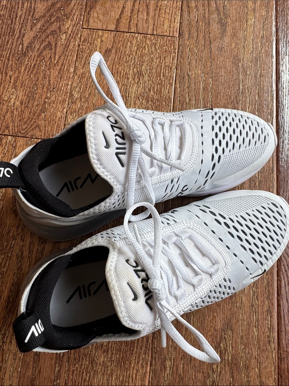 Nike womens White and Black Air Max 270 Style Sneakers worn once! - Picture 3 of 6